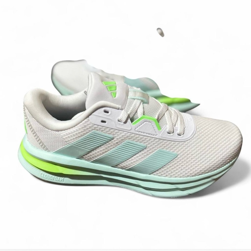 NWT Women’s Adidas Running Shoes (Size 6, 7.5) - Picture 4 of 6